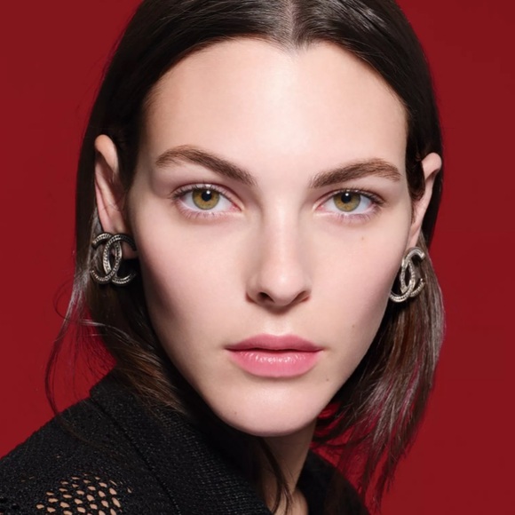 ⚫️ Chanel N°1 DE CHANEL Revitalizing Foundation in Color BD31 Full-Size New - Picture 6 of 8